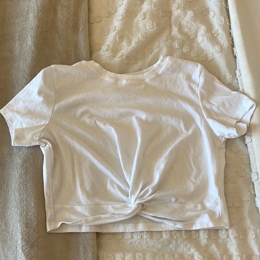 White non-fitted crop top from Amazon.